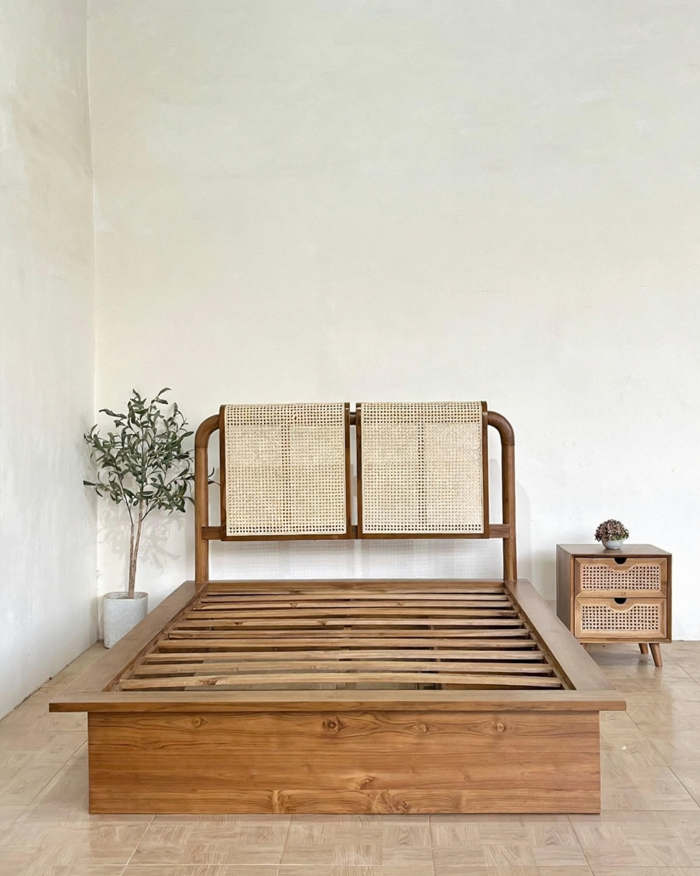 Modern Wooden Rattan Bed – Elegant & Durable Design