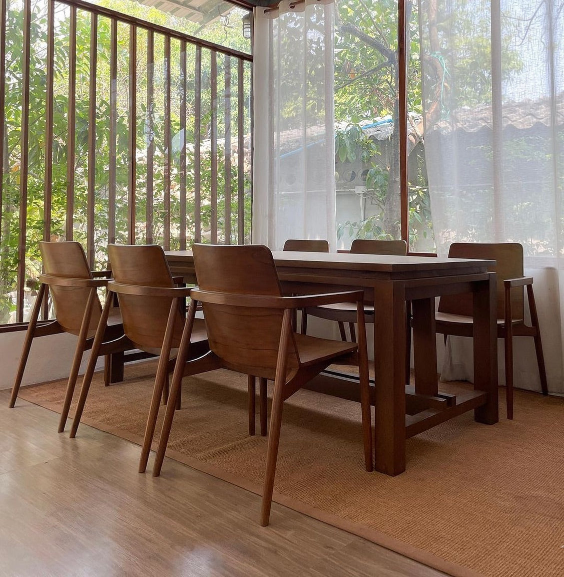 Designer Modern Dining Set with Wooden Base