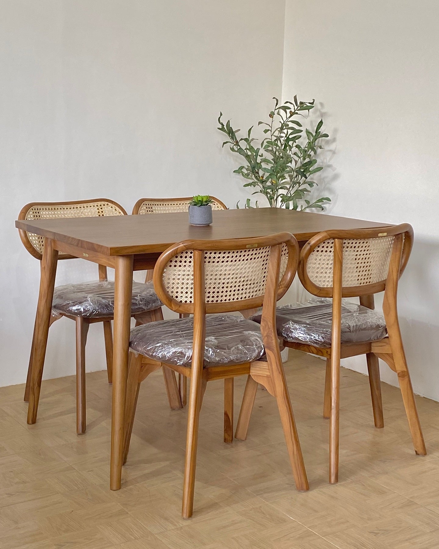 Classic Dining Sets