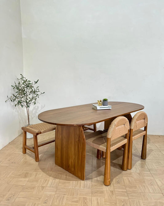 Elegant Dining Set with Comfortable Chairs