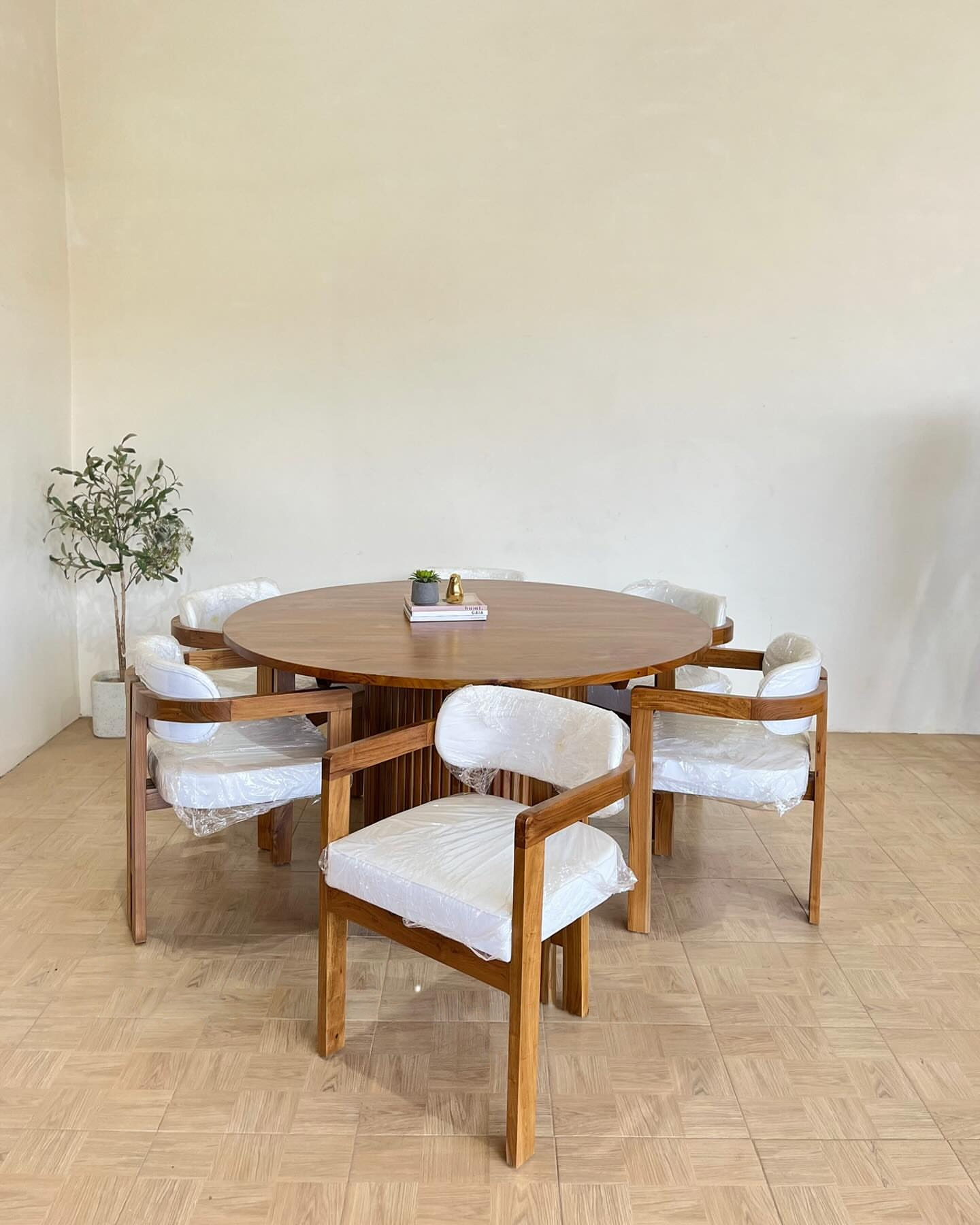 Family Dining Set with Premium Finish