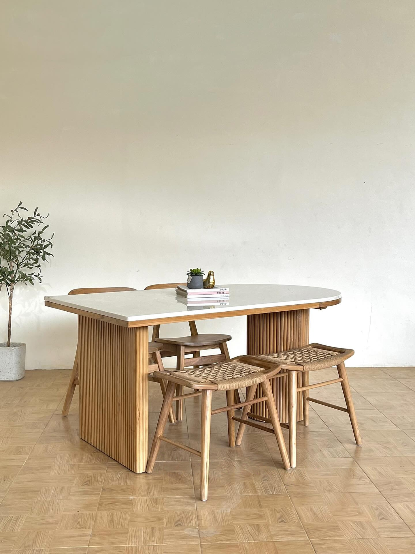 High-Quality Dining Set for Everyday Use