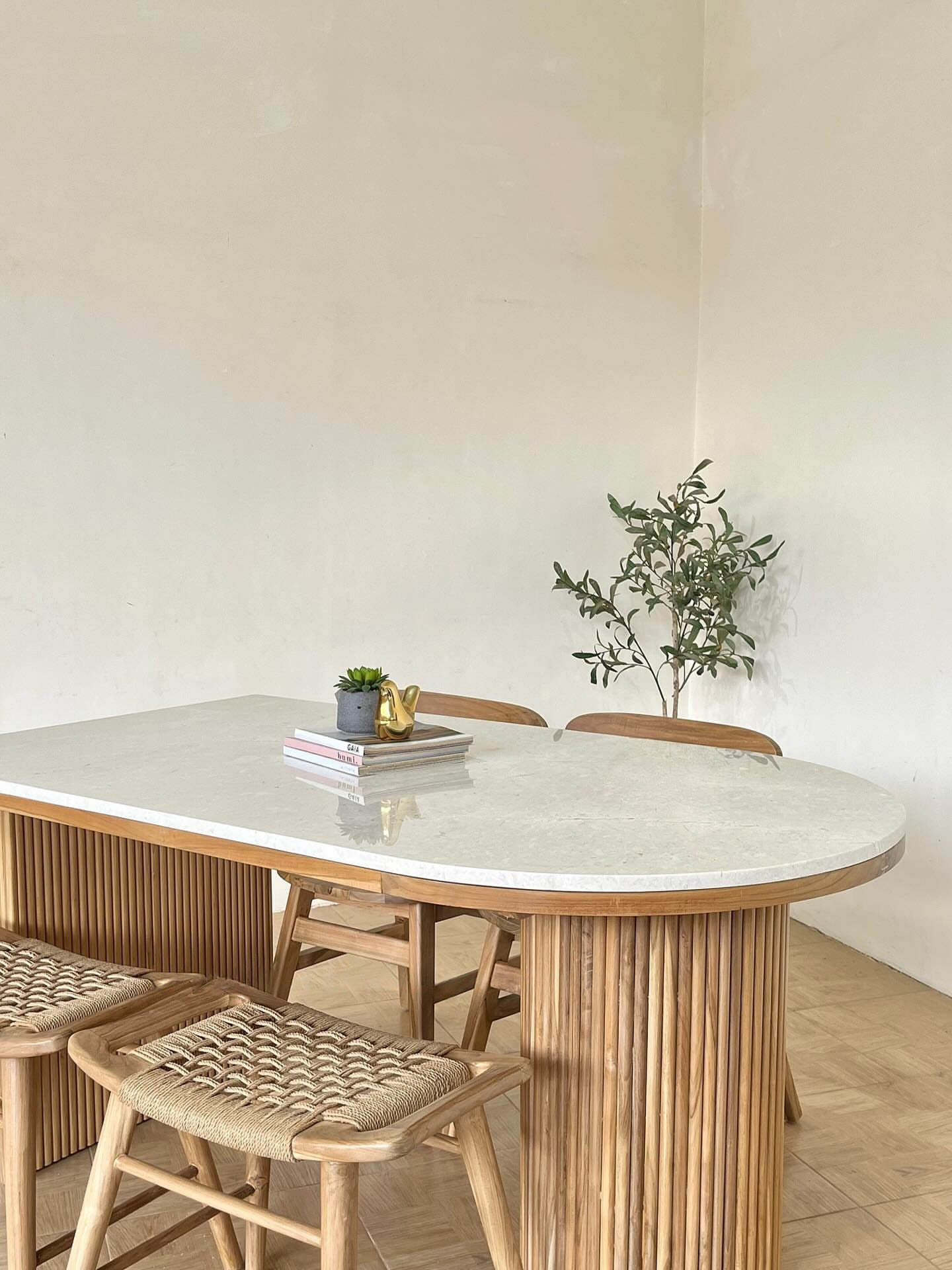 High-Quality Dining Set for Everyday Use