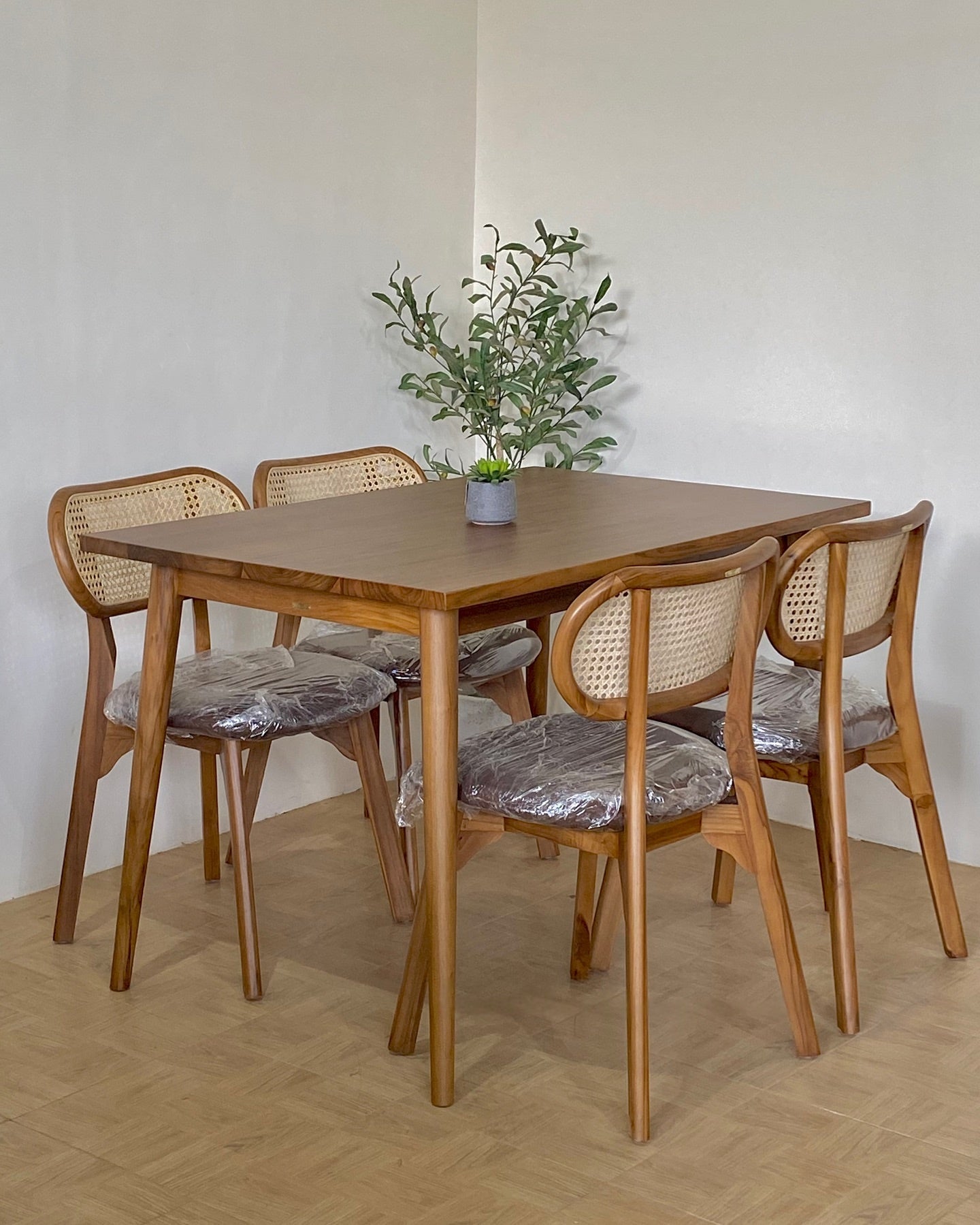 Premium Dining Table Set for Modern Homes