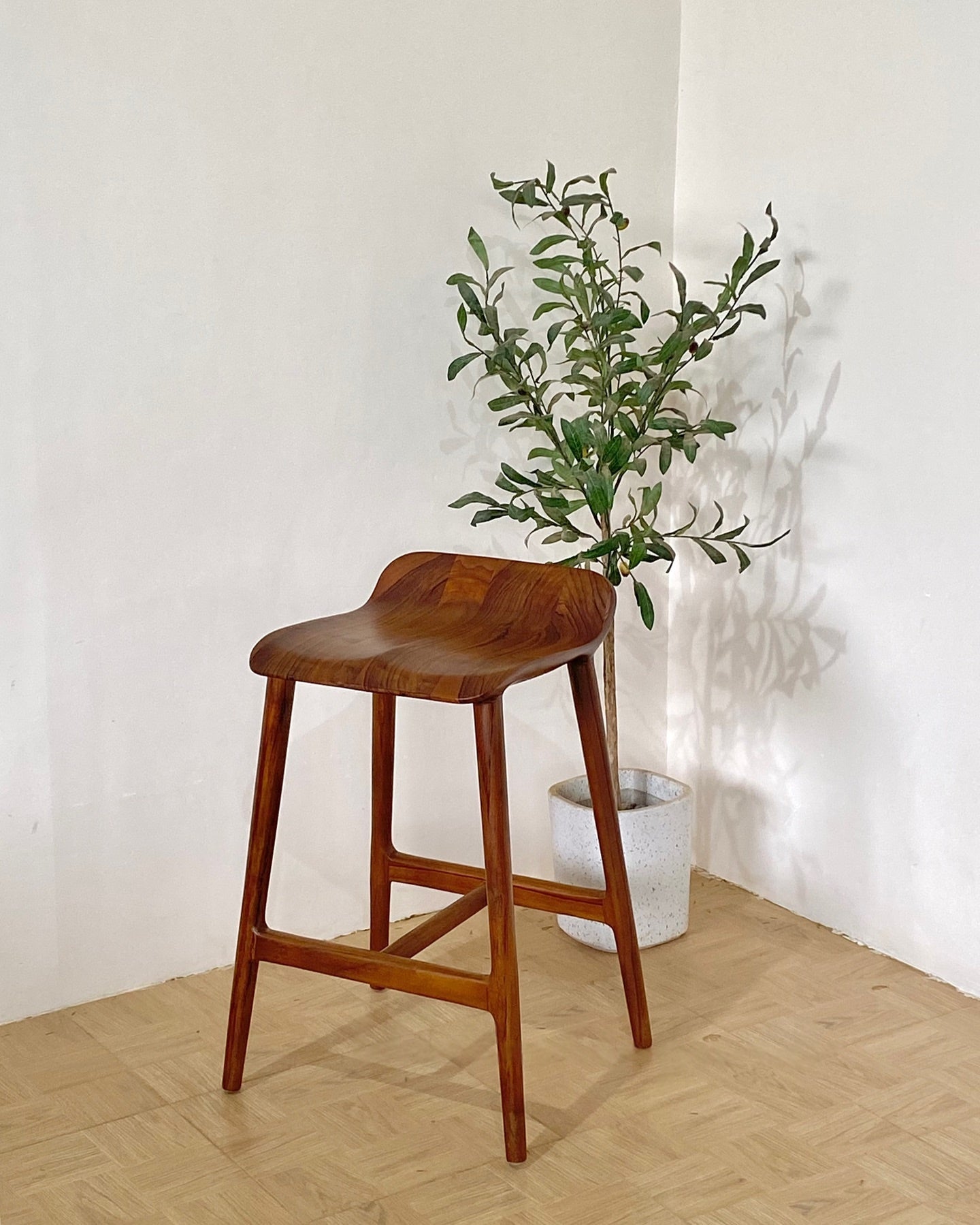 Wooden High Bar Chair | Strong & Stylish Counter Stool for Cafes & Homes