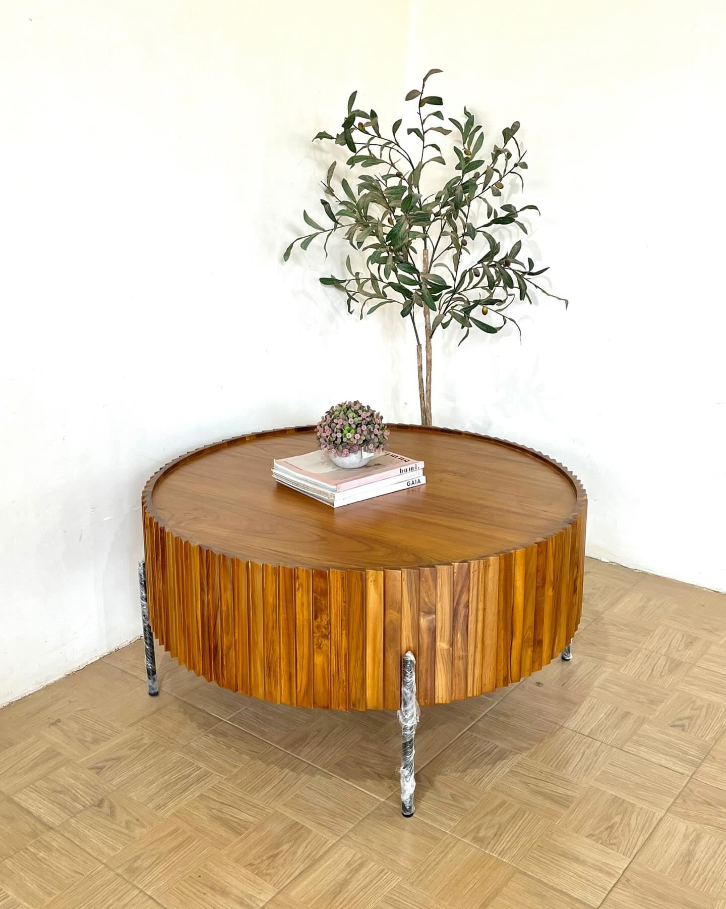 Contemporary Coffee Table for Luxury Living Room Décor