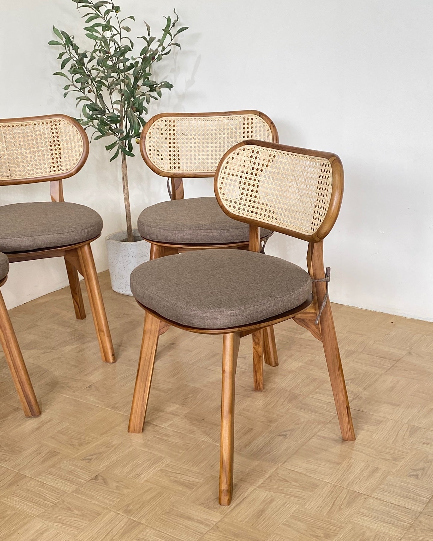 Classic Solid Wood Dining Chair with Soft Cushion Seat