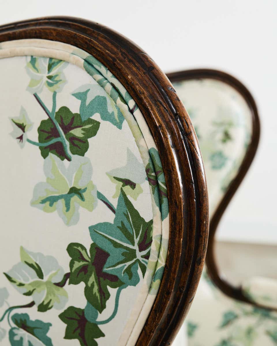 Modern Minimal Dining Chair with Elegant Style