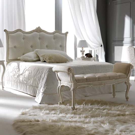 Luxury Bedroom Carved Bed with Upholstered Comfort