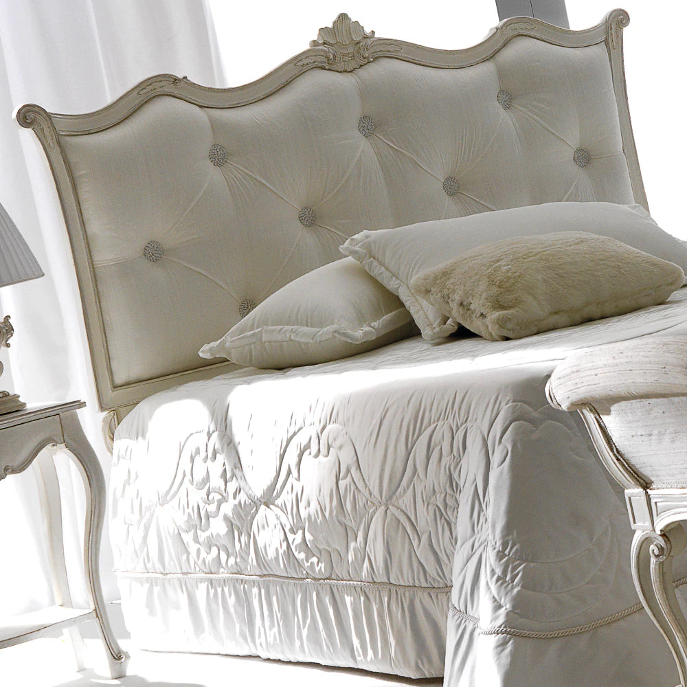 Luxury Bedroom Carved Bed with Upholstered Comfort