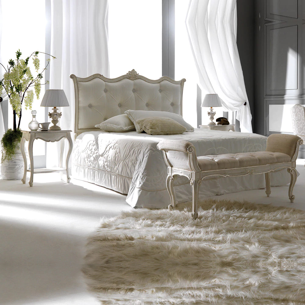 Luxury Bedroom Carved Bed with Upholstered Comfort