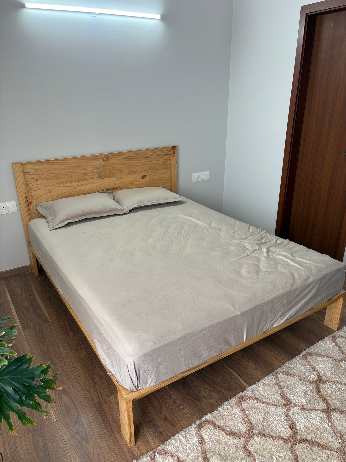 Wooden Bed – Timeless Bohemian Charm