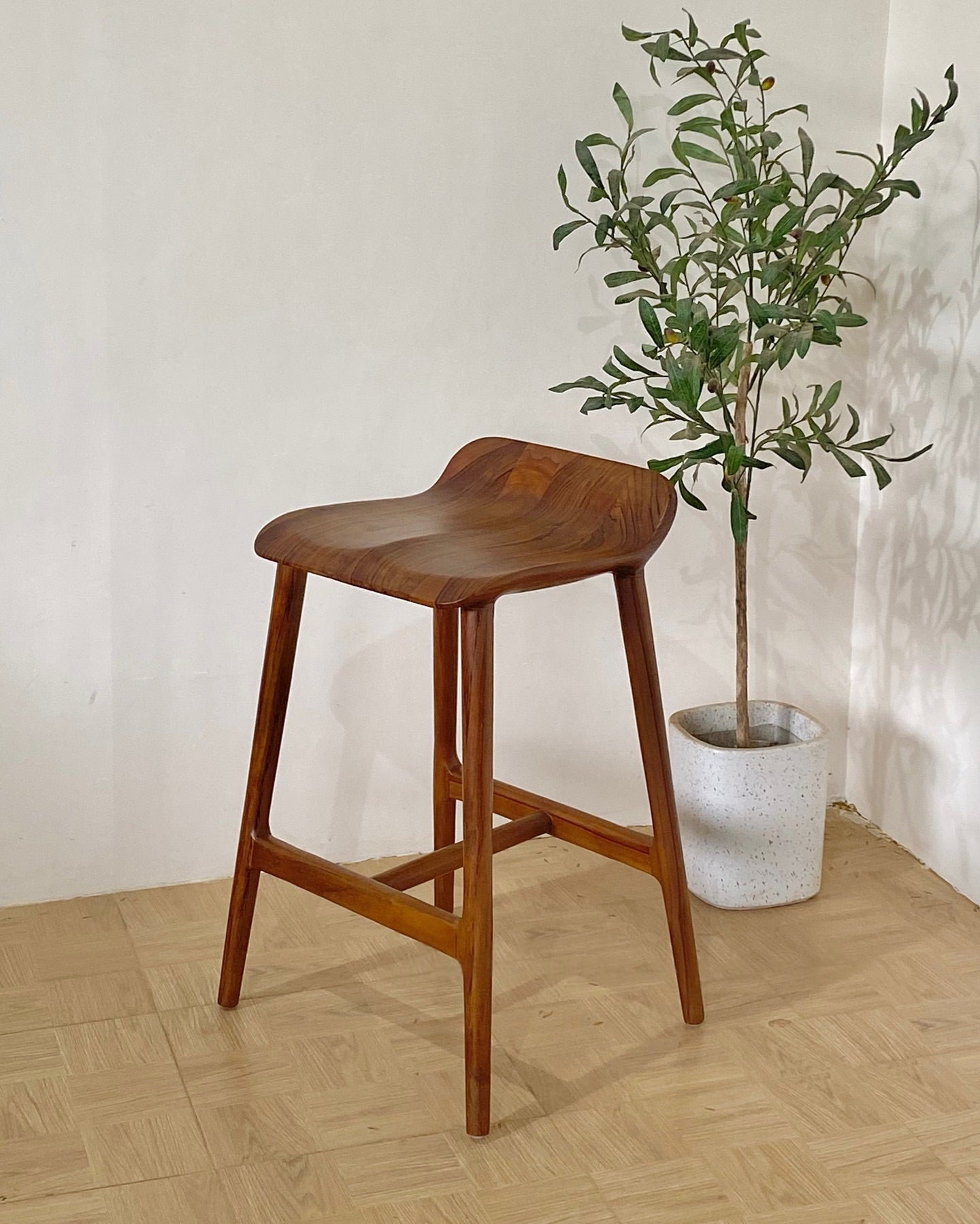 Wooden High Bar Chair | Strong & Stylish Counter Stool for Cafes & Homes