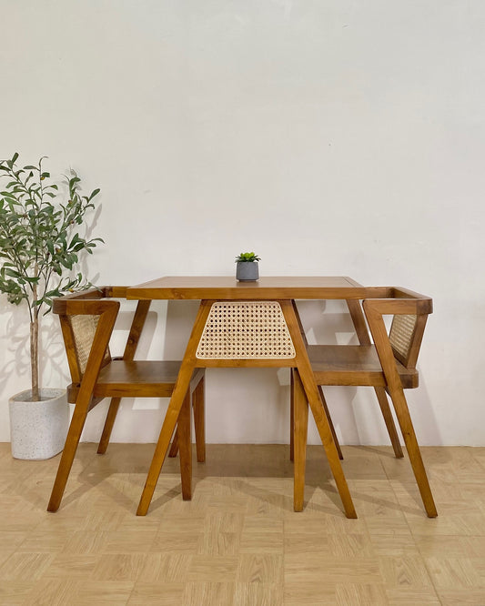 Elegant Dining Set with Comfortable Chairs