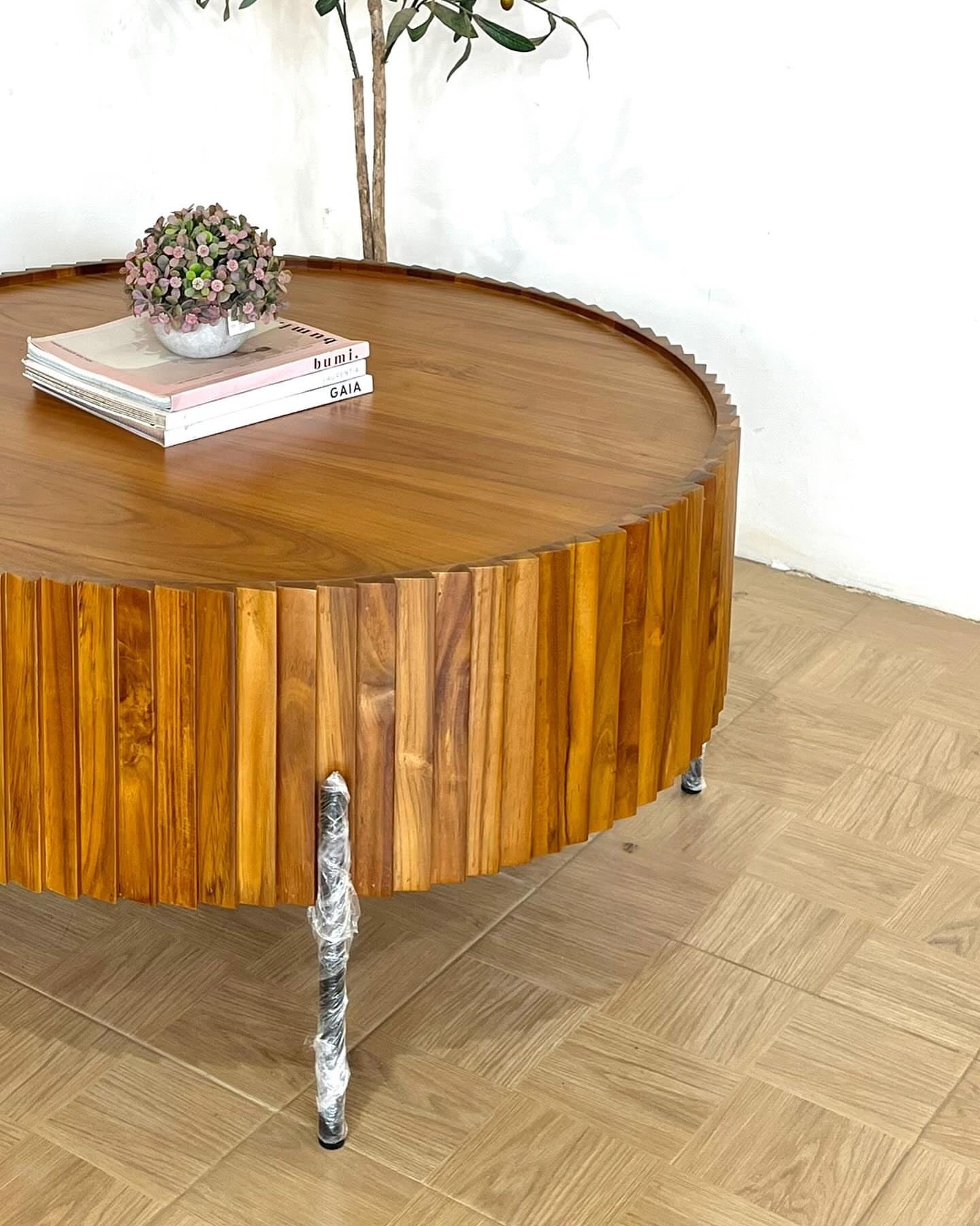 Contemporary Coffee Table for Luxury Living Room Décor