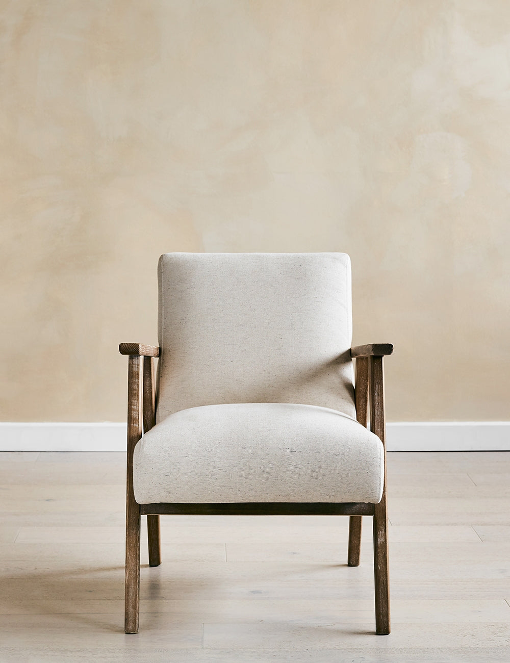 Solid Wood Minimal Chair with Lightweight Construction