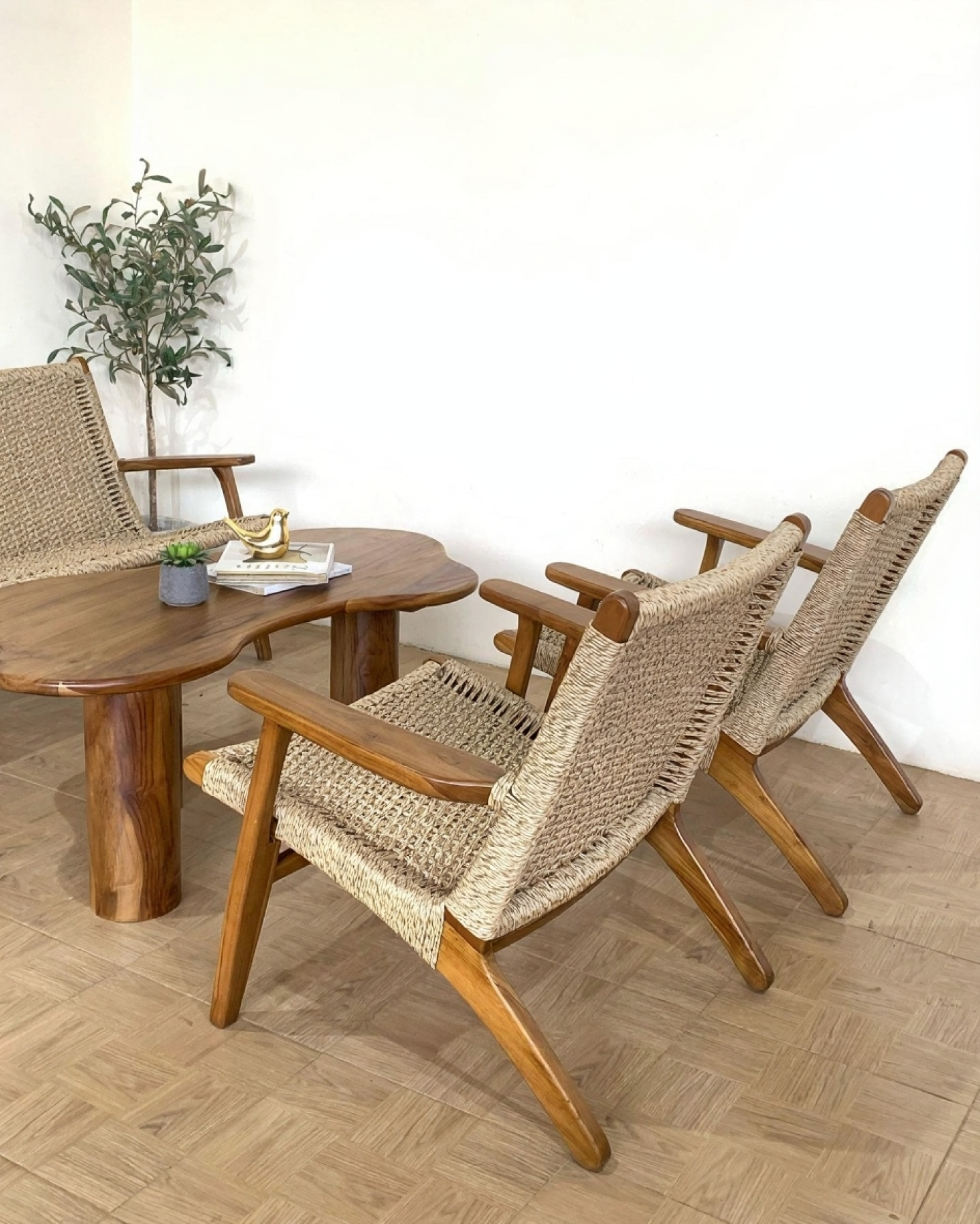 Classic Wooden Sofa Set with Tea/Coffee Table – Premium Home Décor