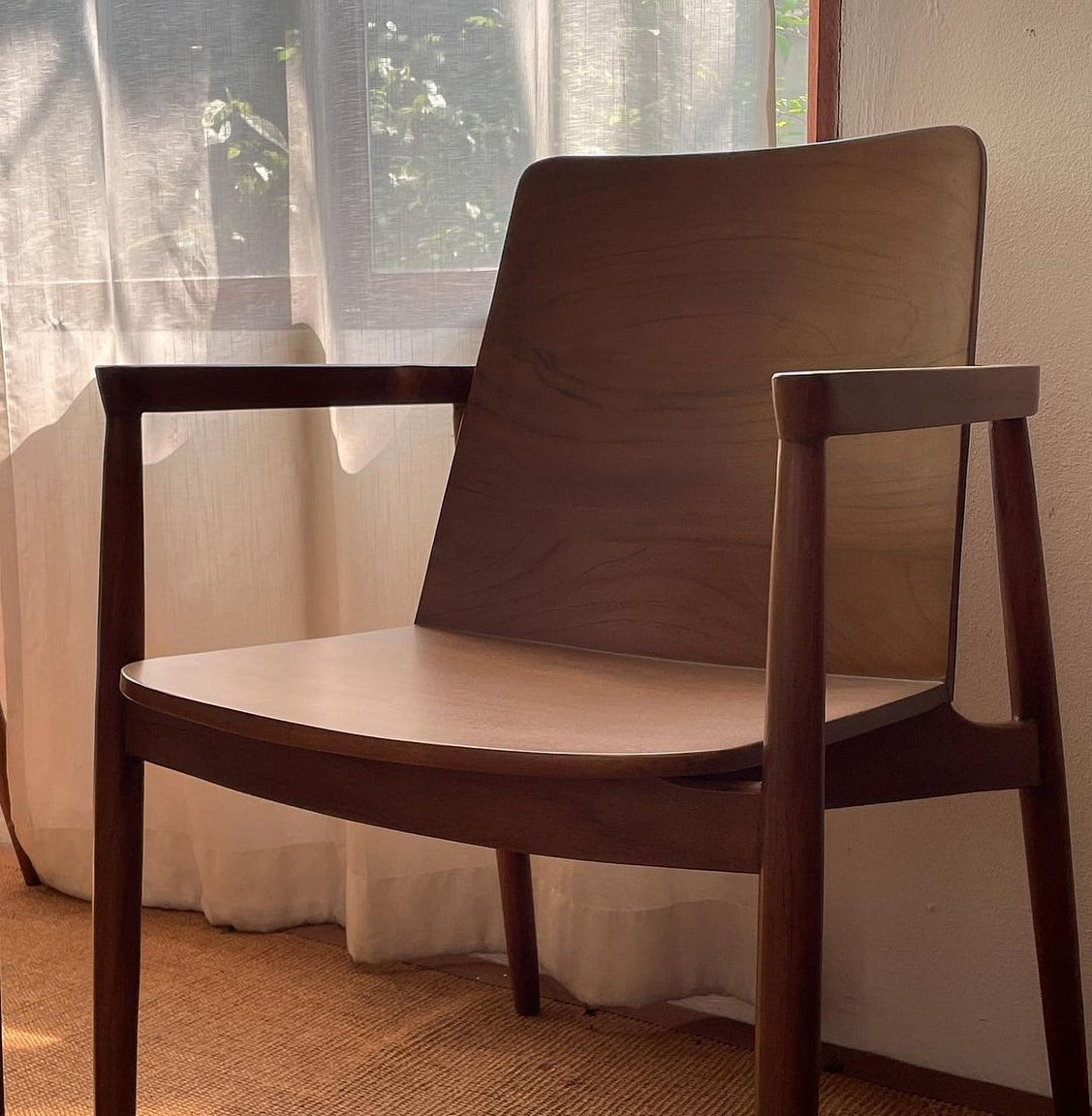 Designer Modern Dining Set with Wooden Base