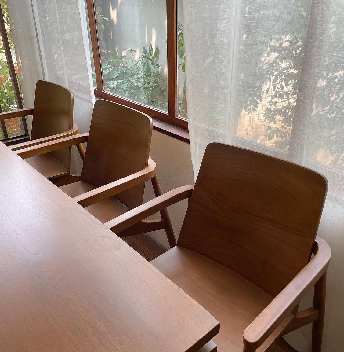 Designer Modern Dining Set with Wooden Base