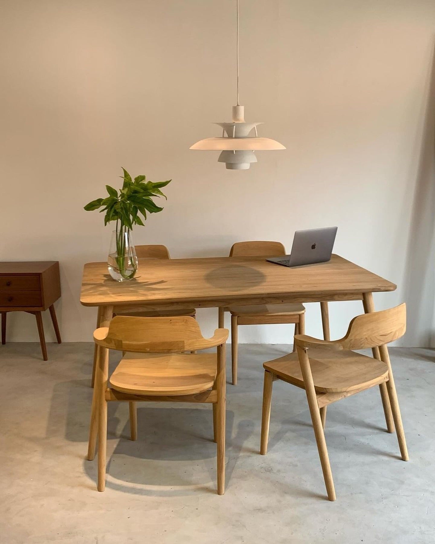 Premium Dining Room Set with Comfortable Seating for Family Meals