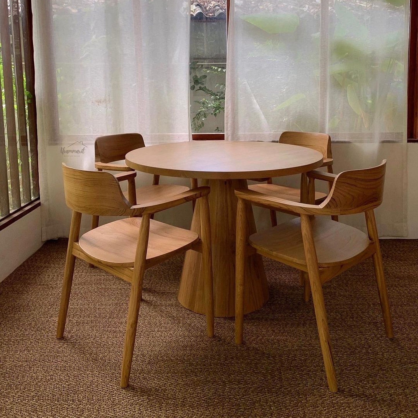 Contemporary Dining Set for Everyday Dining & Entertaining