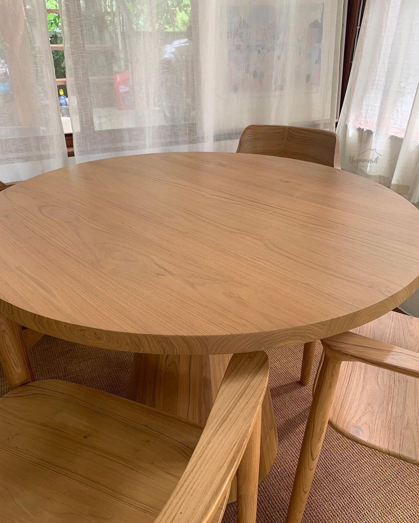 Contemporary Dining Set for Everyday Dining & Entertaining