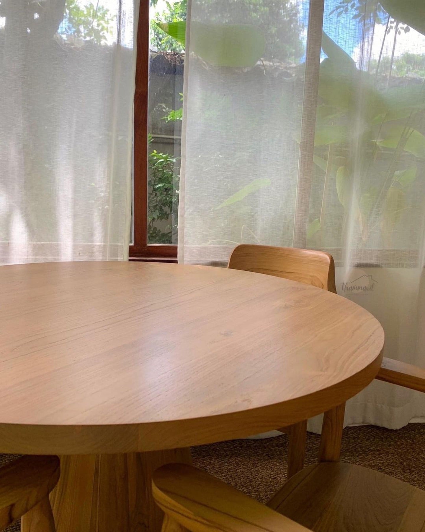 Contemporary Dining Set for Everyday Dining & Entertaining