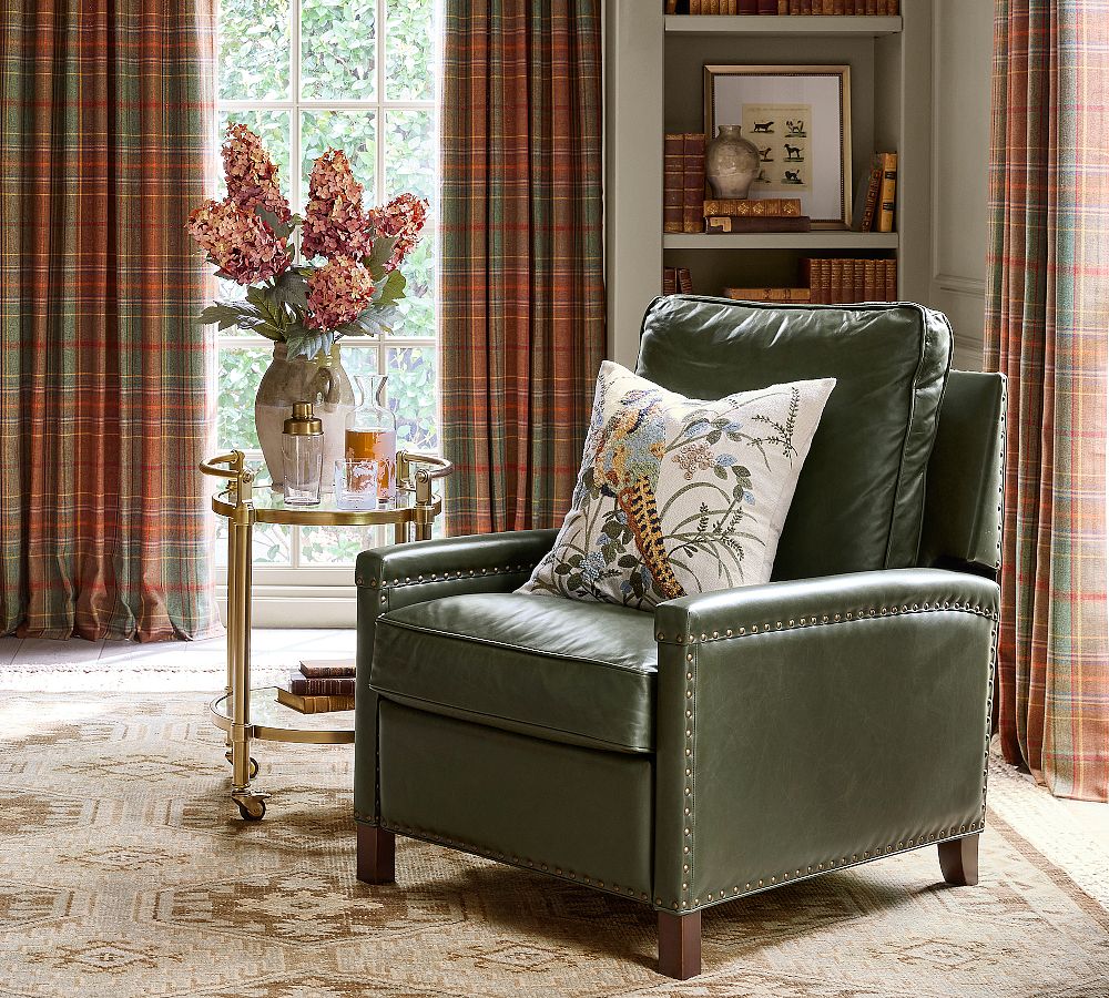 Minimal Chair with Modern Classic Style